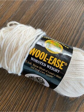 Lion Brand Wool-Ease Worsted Weight Yarn in Soft White